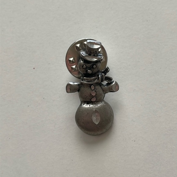 Mini Silver Snowman Pin - Picture 1 of 3